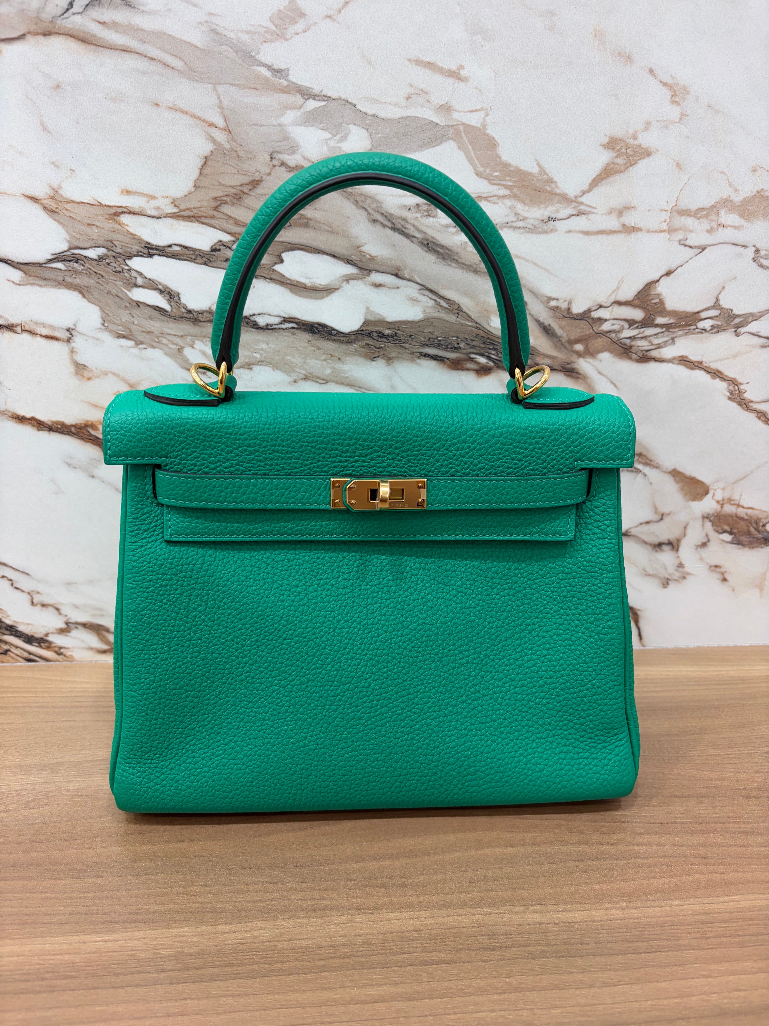 HERMES KELLY 25 TOGO MENTHE 2021 (GREEN/GOLD HARDWARE) – Highline