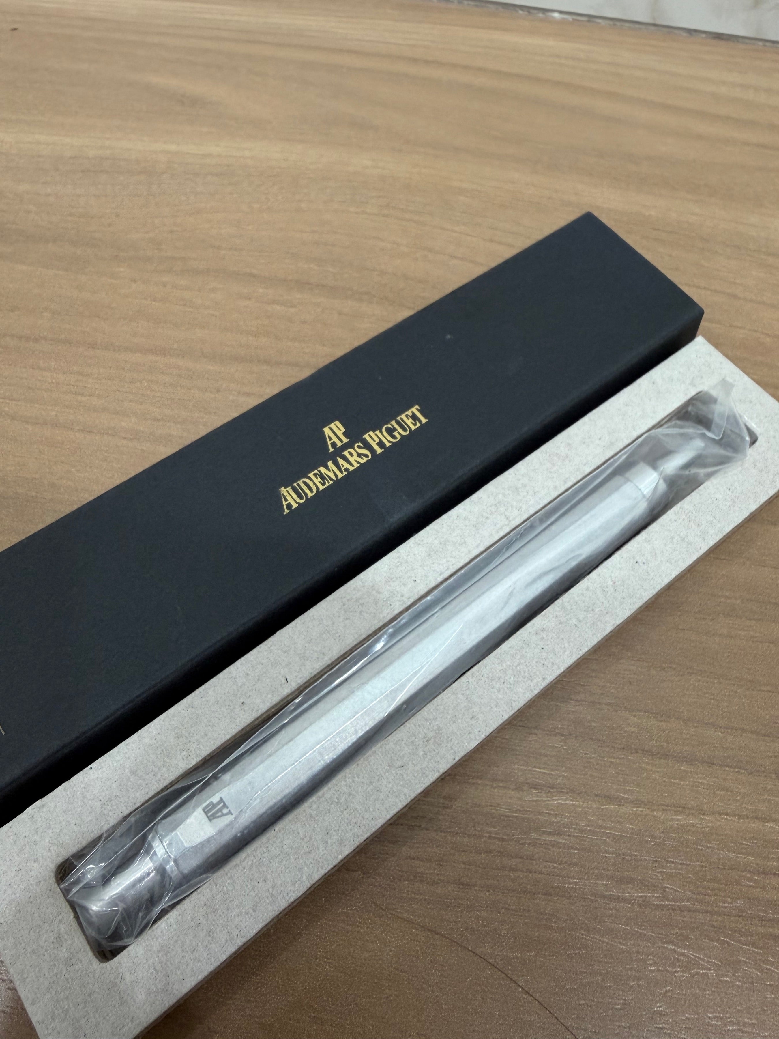 N/A AP Silver Pen