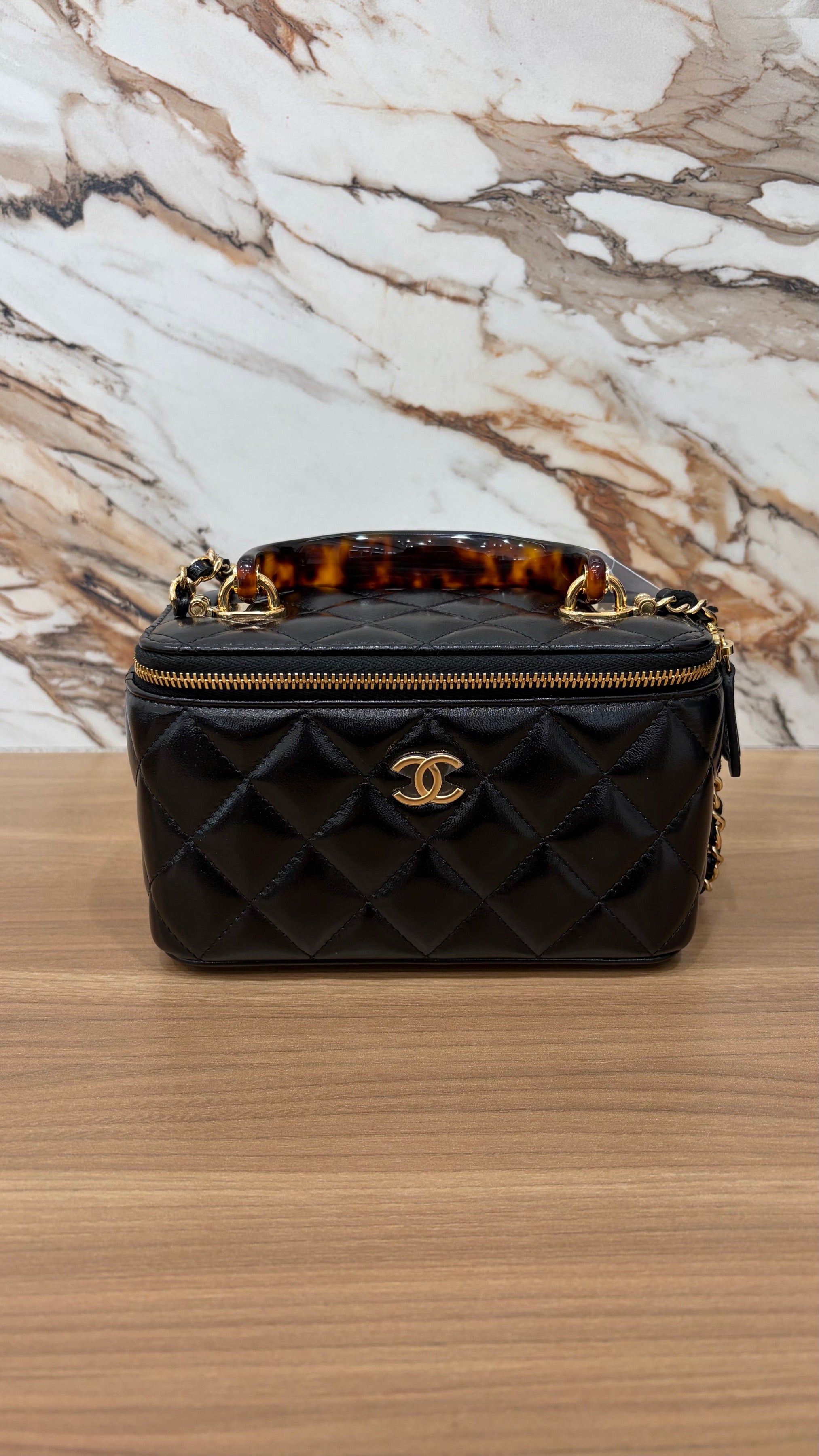 N/A Chanel Vanity with Chain